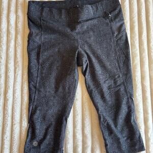 Athleta Women's M Gray Tribal Print Cropped Leggings for Running/Yoga